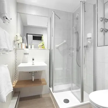 Kurhotel Gruettner Mit Eigenem Sole Thermal Schwimmbad 32 Grad Und Saunalandschaft * Westernkotten