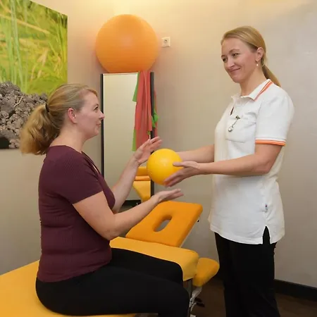 Gruettner Mit Eigenem Sole Thermal Schwimmbad 32 Grad Und Saunalandschaft *