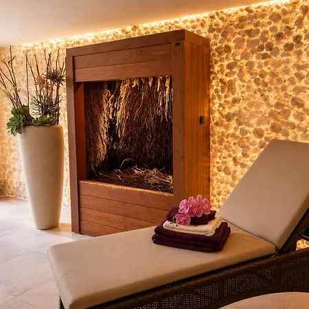 Gruettner Mit Eigenem Sole Thermal Schwimmbad 32 Grad Und Saunalandschaft Otel Westernkotten