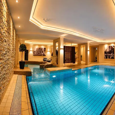 Hotel Grüttner Mit Eigenem Sole Thermal Schwimmbad 32 Grad Und Saunalandschaft Westernkotten