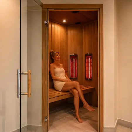 Gruettner Mit Eigenem Sole Thermal Schwimmbad 32 Grad Und Saunalandschaft 호텔 바트베스테른코텐