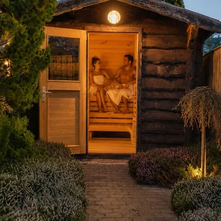 Otel Gruettner Mit Eigenem Sole Thermal Schwimmbad 32 Grad Und Saunalandschaft Westernkotten
