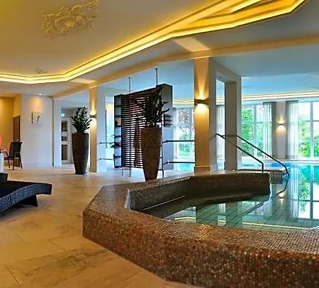 Gruettner Mit Eigenem Sole Thermal Schwimmbad 32 Grad Und Saunalandschaft 호텔 바트베스테른코텐