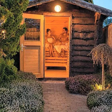 Gruettner Mit Eigenem Sole Thermal Schwimmbad 32 Grad Und Saunalandschaft 호텔 *