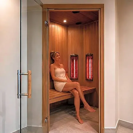 Gruettner Mit Eigenem Sole Thermal Schwimmbad 32 Grad Und Saunalandschaft