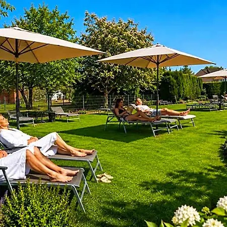 Hotel Gruettner Mit Eigenem Sole Thermal Schwimmbad 32 Grad Und Saunalandschaft Westernkotten