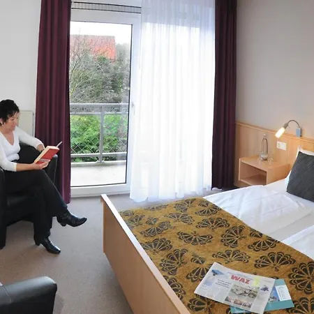 Kurhotel Gruettner Mit Eigenem Sole Thermal Schwimmbad 32 Grad Und Saunalandschaft