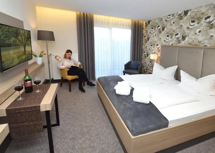 Otel Gruettner Mit Eigenem Sole Thermal Schwimmbad 32 Grad Und Saunalandschaft Westernkotten