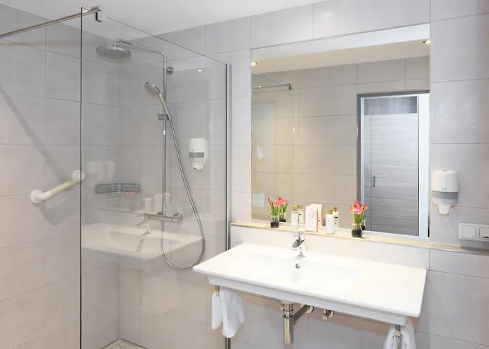 Gruettner Mit Eigenem Sole Thermal Schwimmbad 32 Grad Und Saunalandschaft Otel