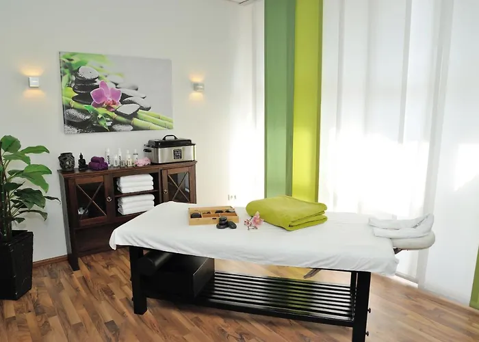 Otel Gruettner Mit Eigenem Sole Thermal Schwimmbad 32 Grad Und Saunalandschaft *