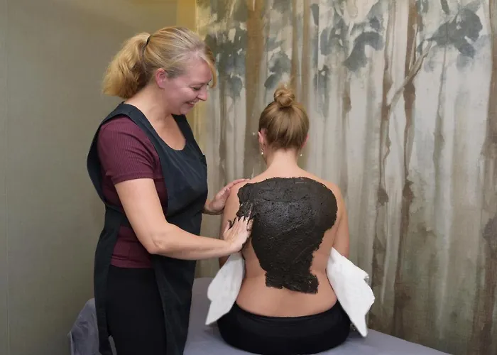 Gruettner Mit Eigenem Sole Thermal Schwimmbad 32 Grad Und Saunalandschaft Westernkotten