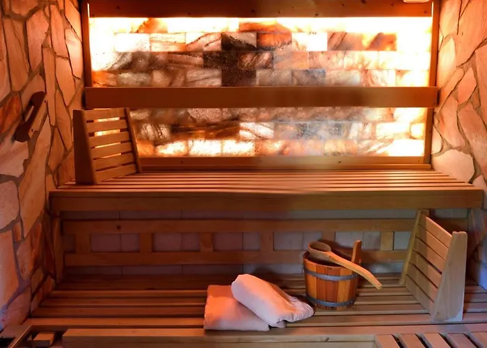 Gruettner Mit Eigenem Sole Thermal Schwimmbad 32 Grad Und Saunalandschaft