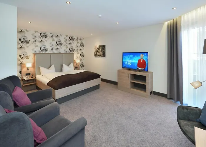 Otel Gruettner Mit Eigenem Sole Thermal Schwimmbad 32 Grad Und Saunalandschaft